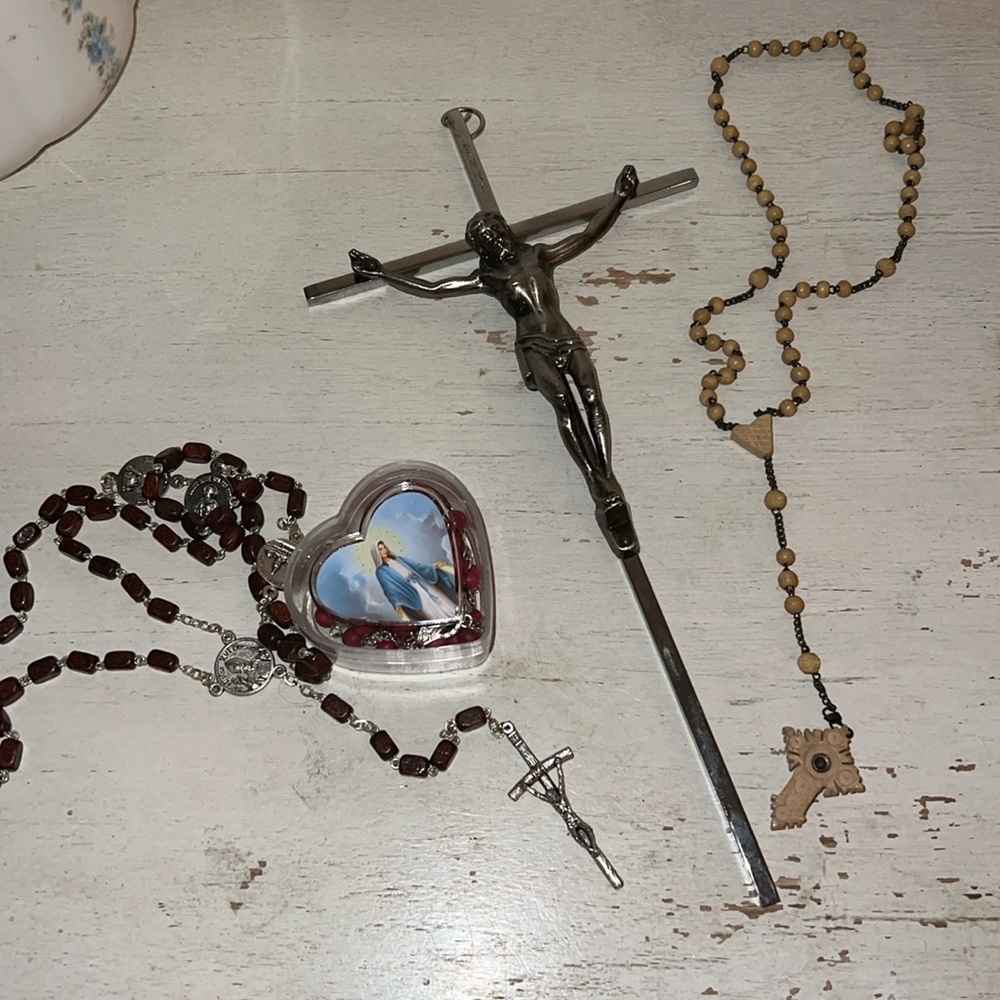 Lot of rosaries & crucifix Inri cross